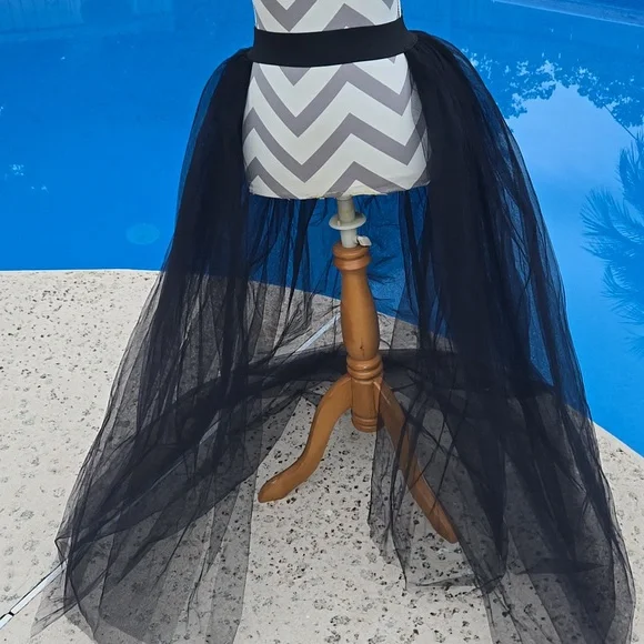 Elegant Black Tulle Open Front Skirt - Picture 3 of 5